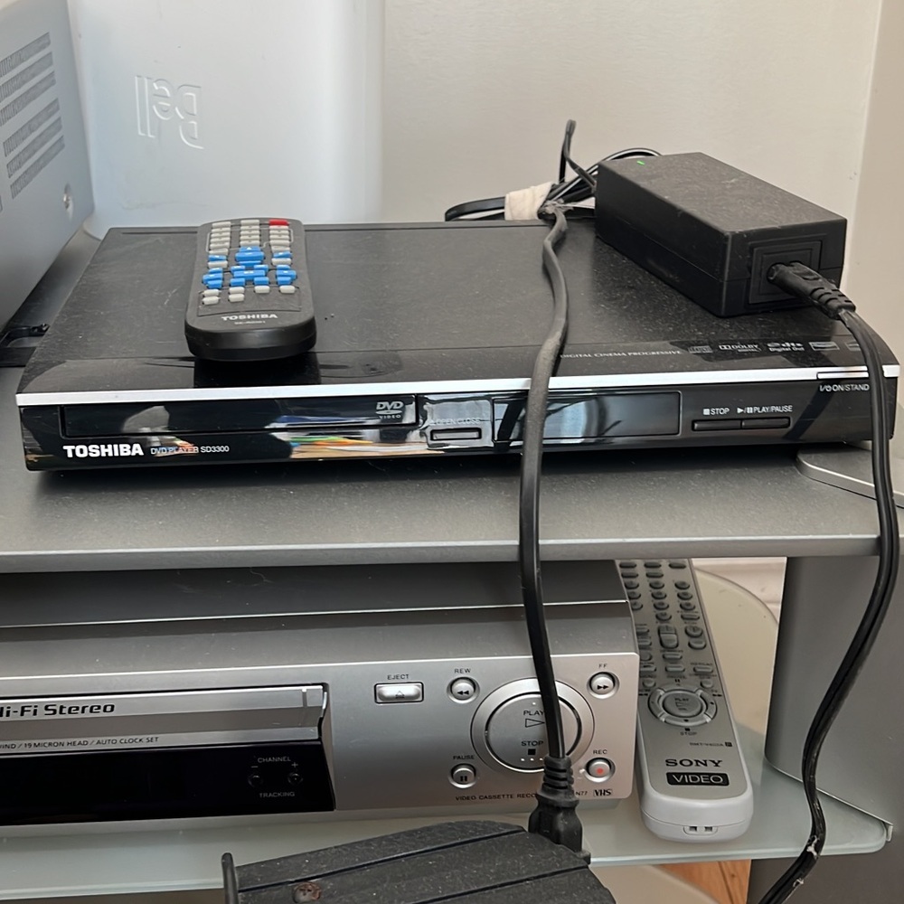 Toshiba DVD Player w Remote
